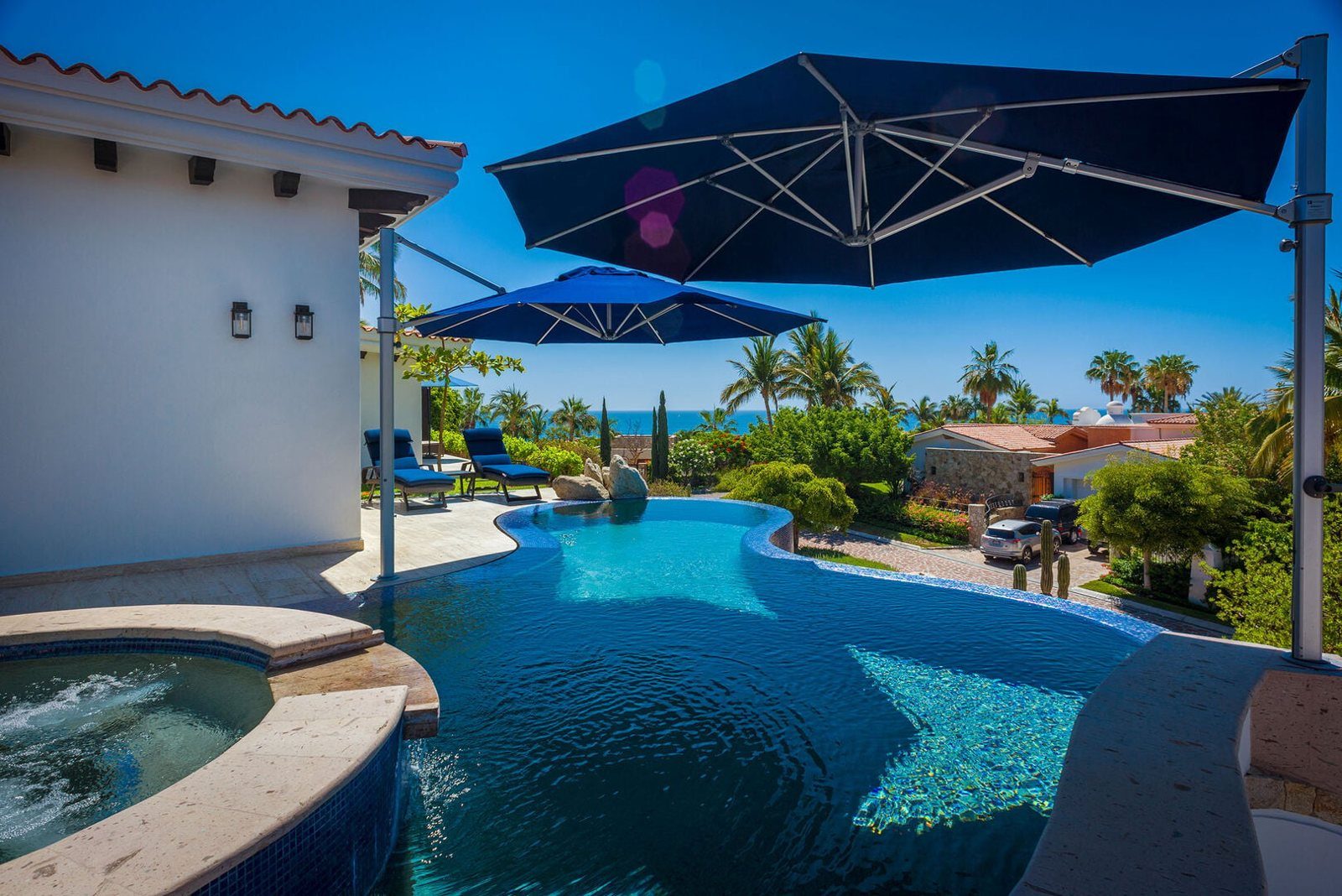 Villa Esperanza pool and jacuzzi with ocean view